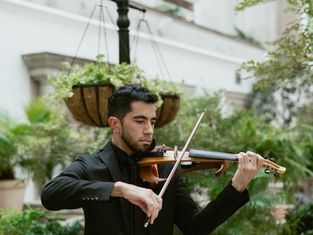 Alejandro performing in a New Orleans courtyard